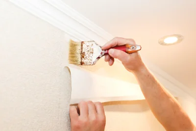 Pose de papier peint à Tence — revêtements muraux et toiles de verre